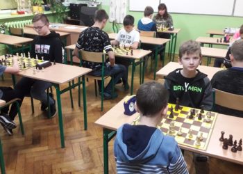 Jakub Pawelec oraz&nbsp;Adrian Eliasz laureatami Turnieju Szachowego z&nbsp;okazji 100 – lecia SP nr&nbsp;13 w&nbsp;Sosnowcu