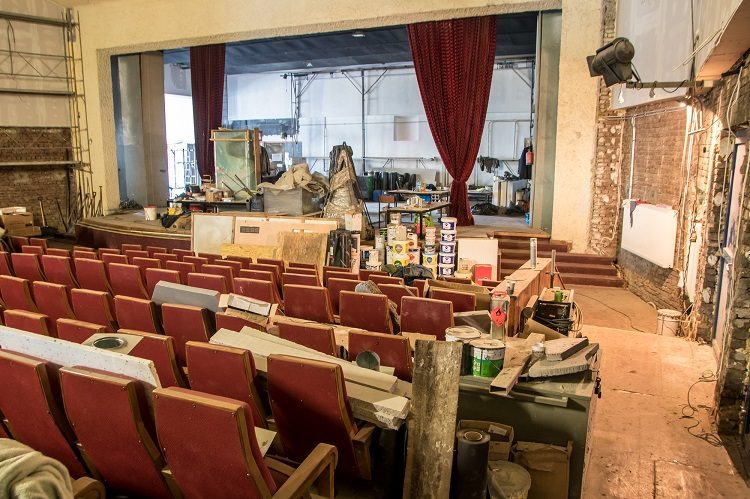 Umowa na&nbsp;przebudowę sali widowiskowej w&nbsp;MDK Kazimierz podpisana