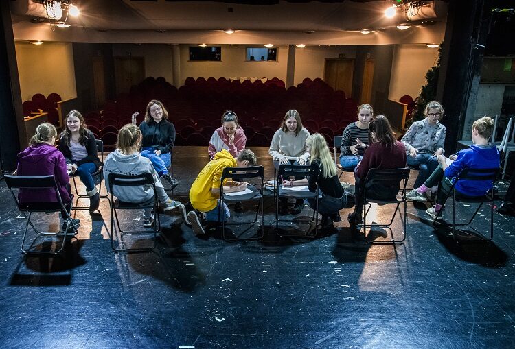 Teatr nie&nbsp;zwalnia tempa – VOD oraz&nbsp;ferie w&nbsp;Teatrze Zagłębia