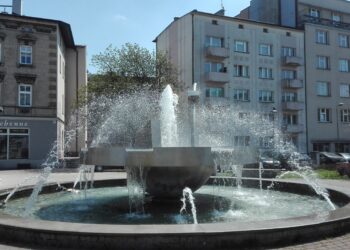 Fontanna na&nbsp;placu Ćwierka już działa. Uruchamiane są&nbsp;też kolejne