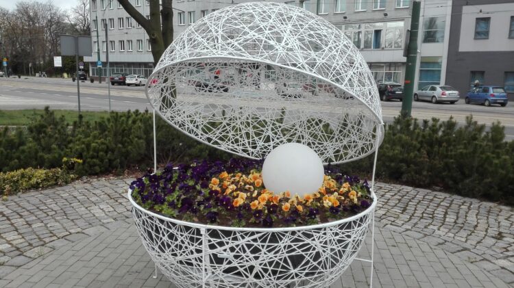 Perła wróciła na&nbsp;aleję Zwycięstwa. Pojawiły się też bratki