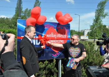 Jurek Owsiak odwiedził Sosnowiec i&nbsp;otworzył rondo WOŚP