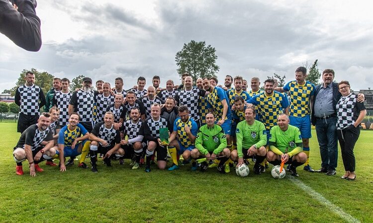 Artyści i&nbsp;samorządowcy z&nbsp;Sosnowca i&nbsp;Katowic zmierzyli się na&nbsp;boisku! Tym razem górą Sosnowiec!