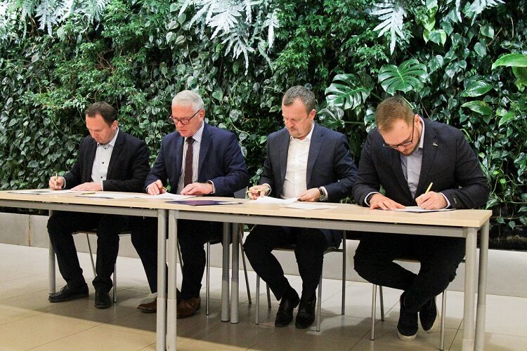 Drony dostarczą defibrylatory