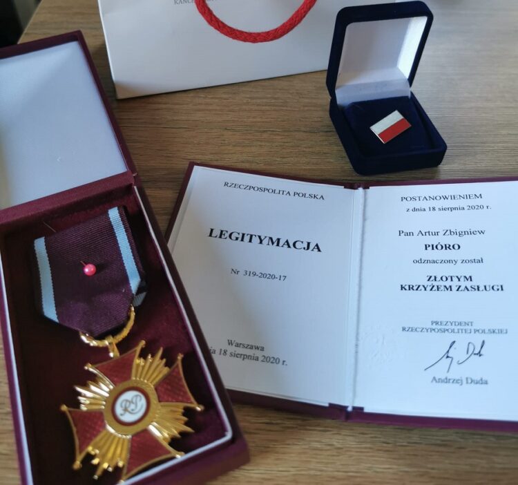 Artur Pióro odznaczony Złotym Krzyżem Zasługi
