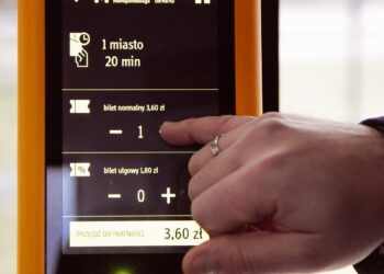 W&nbsp;tramwajach i&nbsp;autobusach bilety kupimy zbliżeniowo