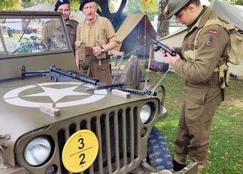 Grupa rekonstrukcyjna w&nbsp;Pałacu Schoena