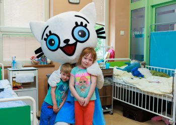 Kicia Kocia rozbawiła małych pacjentów w&nbsp;Centrum Zdrowia Dziecka i&nbsp;Rodziny im.&nbsp;Jana Pawła II&nbsp;w&nbsp;Sosnowcu.