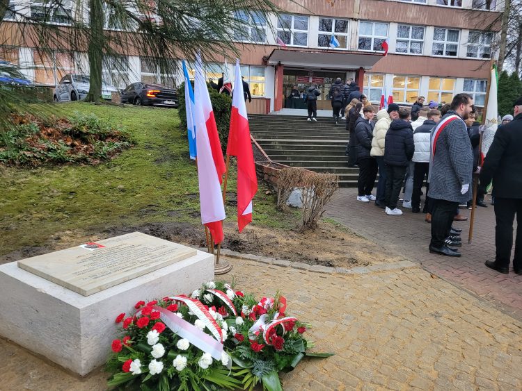 Tablica upamiętnia sosnowieckich Sprawiedliwych