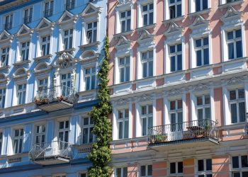 Dlaczego warto angażować do&nbsp;przeglądów budowlanych lokalne firmy?