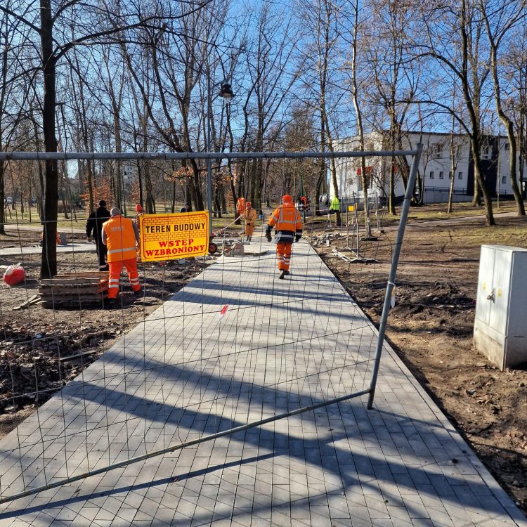 Trwają remonty w parkach w Zagórzu i Klimontowie