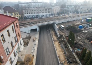 Wraca ruch pod&nbsp;wiaduktem na&nbsp;Nowopogońskiej