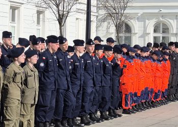 Uczniowie VII LO już po&nbsp;uroczystym ślubowaniu