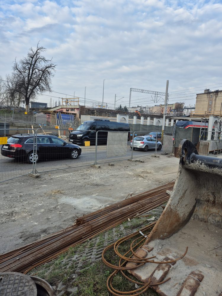 Otworzą przejście, a&nbsp;potem zamkną wiadukt