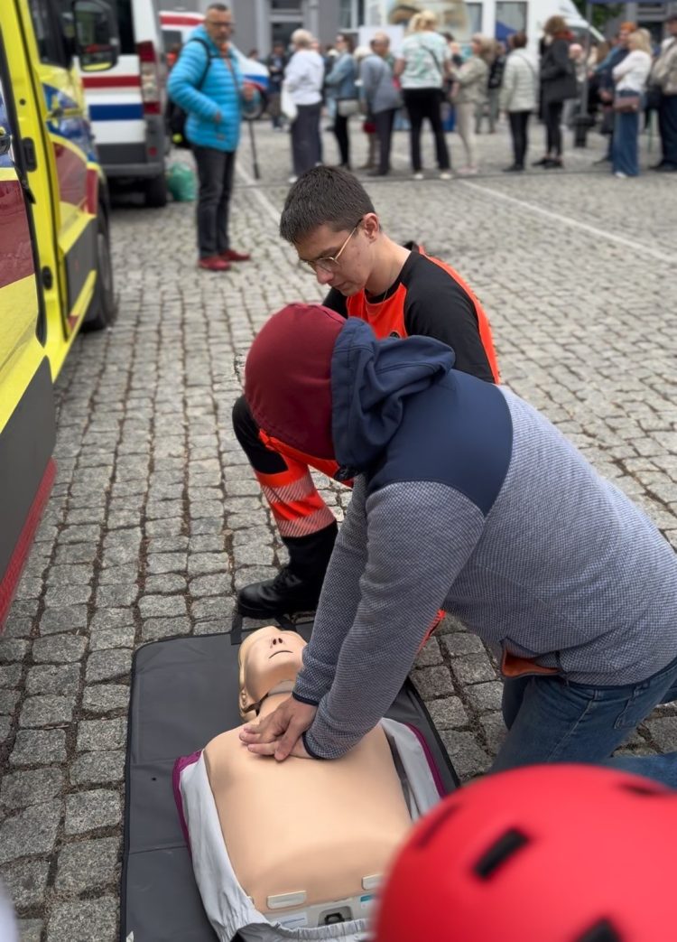 Rekordowe MedTrucki przed Urzędem Miasta